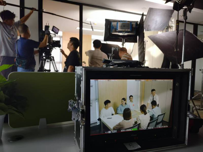 瑞安市TVC拍摄公司：科技产品视觉化大师，诠释未来感与功能美学